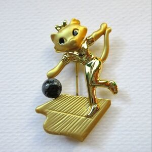Vintage Danecraft Pin Bowling Kitty Cat Brooch Gold Tone